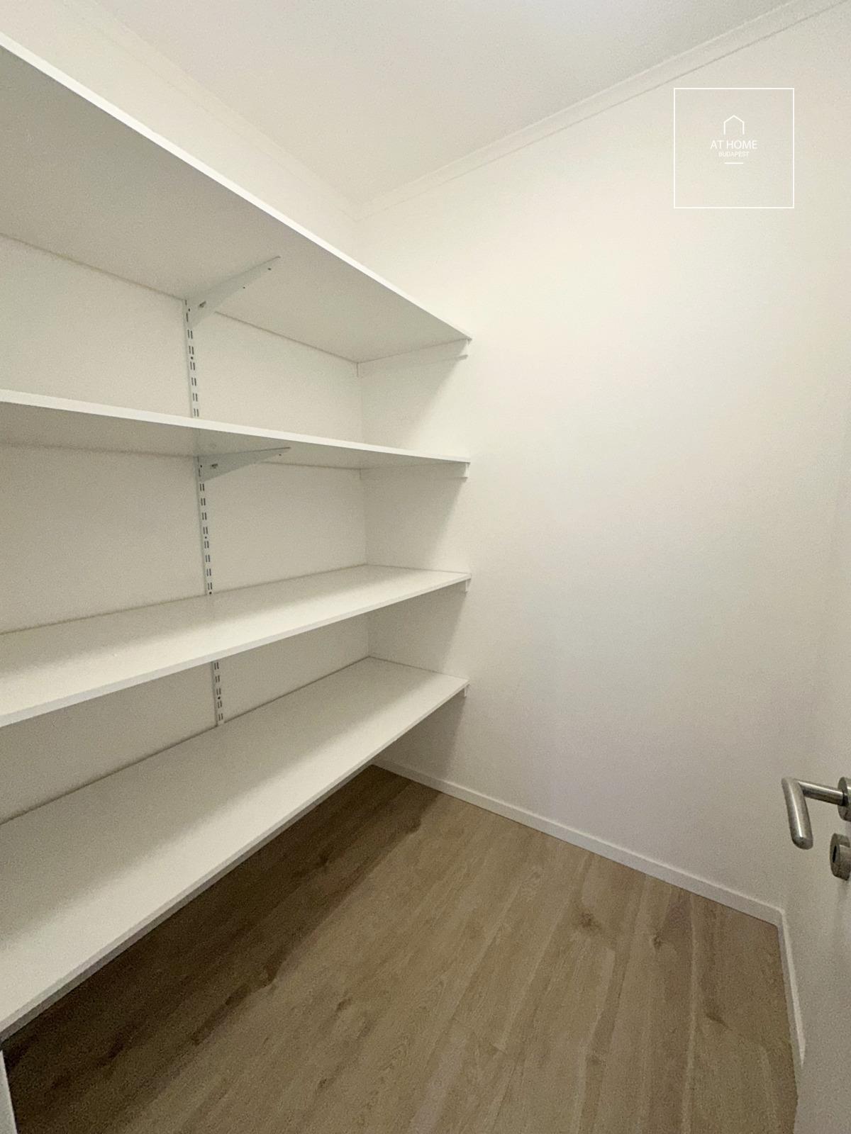 Renovated Danube-side apartment for rent in Budapest, 13th district, Marinapart.