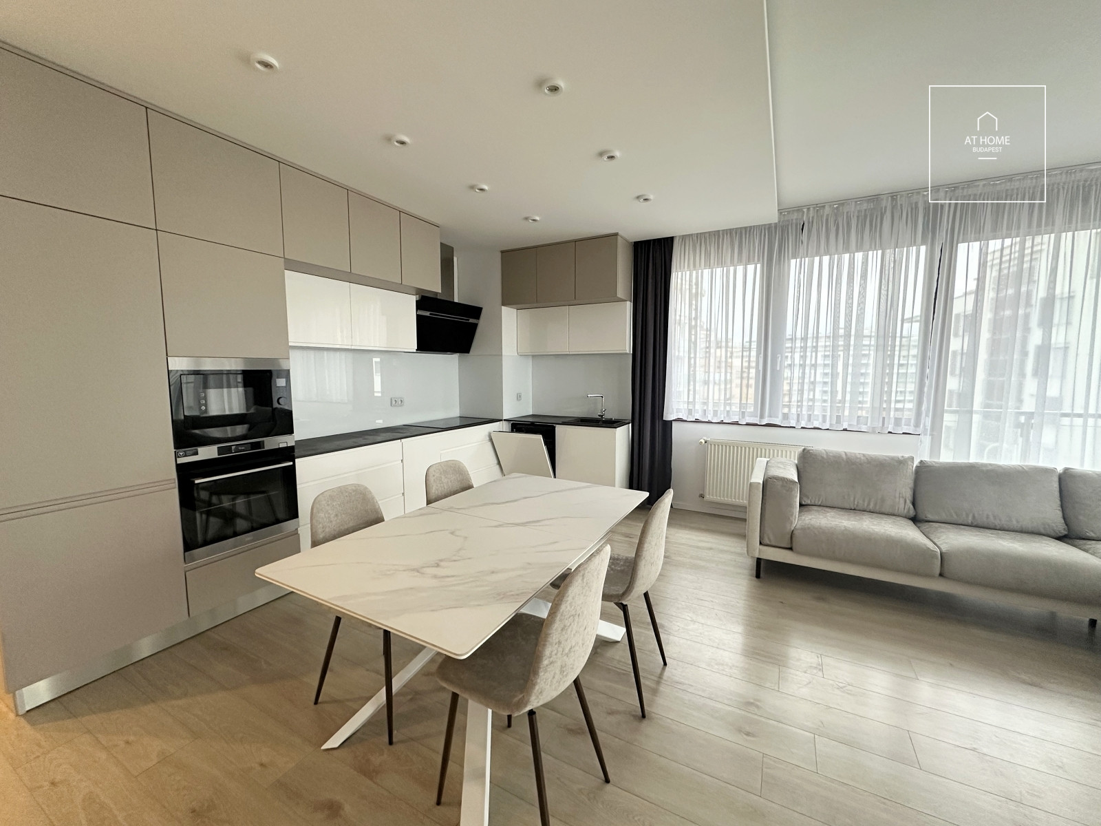 Renovated Danube-side apartment for rent in Budapest, 13th district, Marinapart.