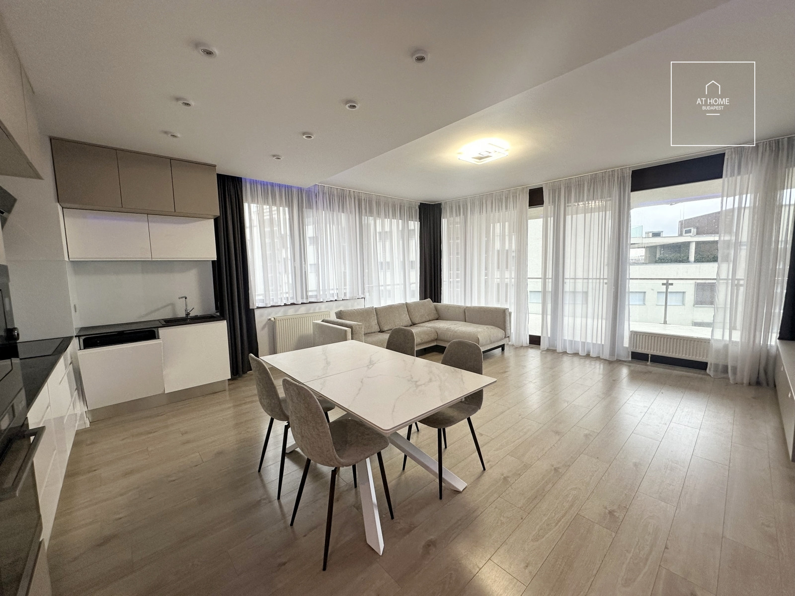 Renovated Danube-side apartment for rent in Budapest, 13th district, Marinapart.
