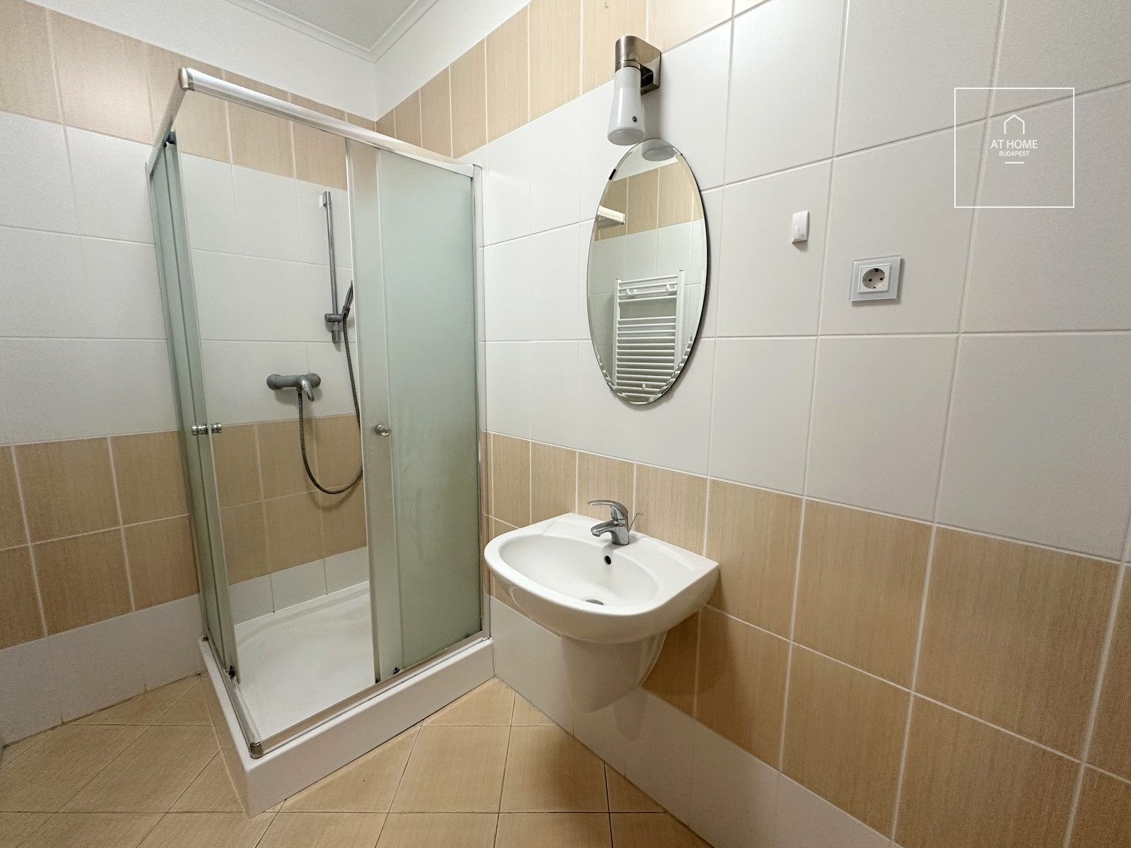 Renovated Danube-side apartment for rent in Budapest, 13th district, Marinapart.