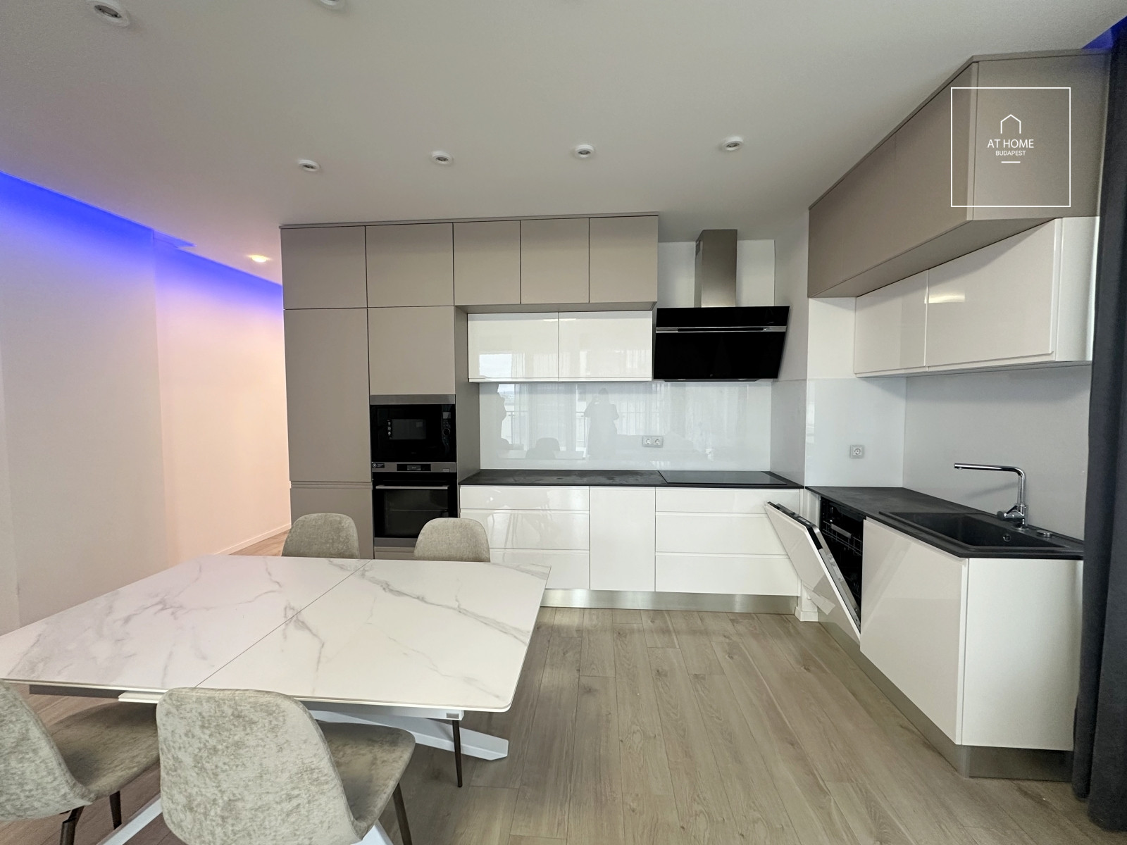 Renovated Danube-side apartment for rent in Budapest, 13th district, Marinapart.