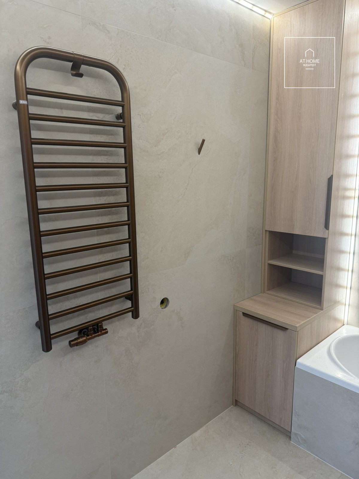 Renovated Danube-side apartment for rent in Budapest, 13th district, Marinapart.