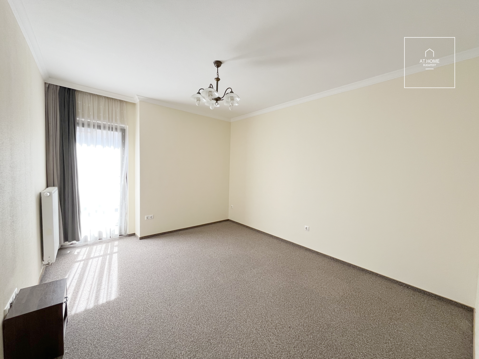 91 sqm ground-floor apartment with garden access, 2 bedrooms, located in District II, Újlak