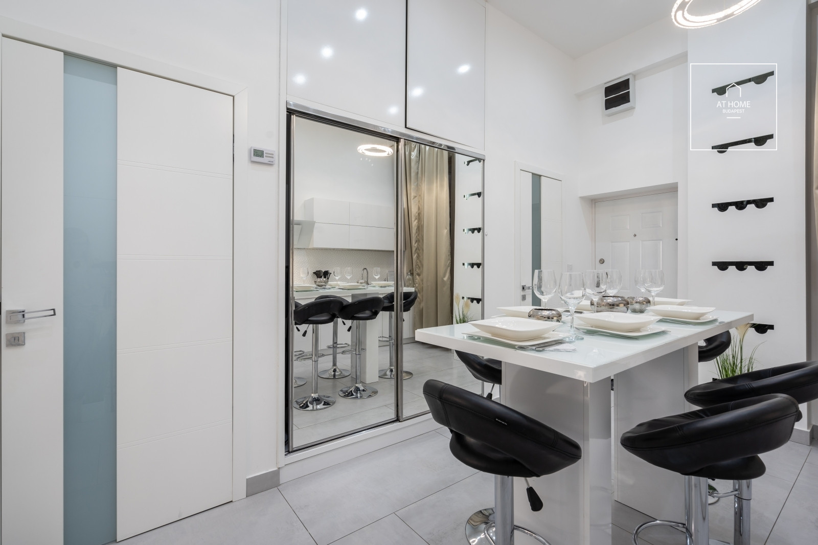 Luxury 72 sqm two-bedroom apartment with a view of the Opera House in District VI