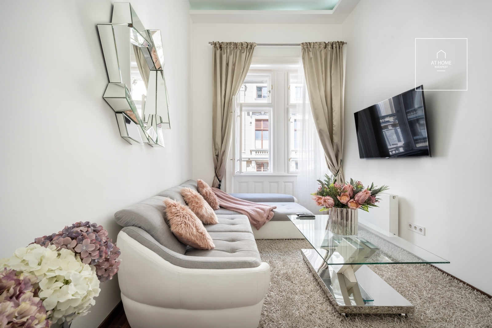 Luxury 72 sqm two-bedroom apartment with a view of the Opera House in District VI