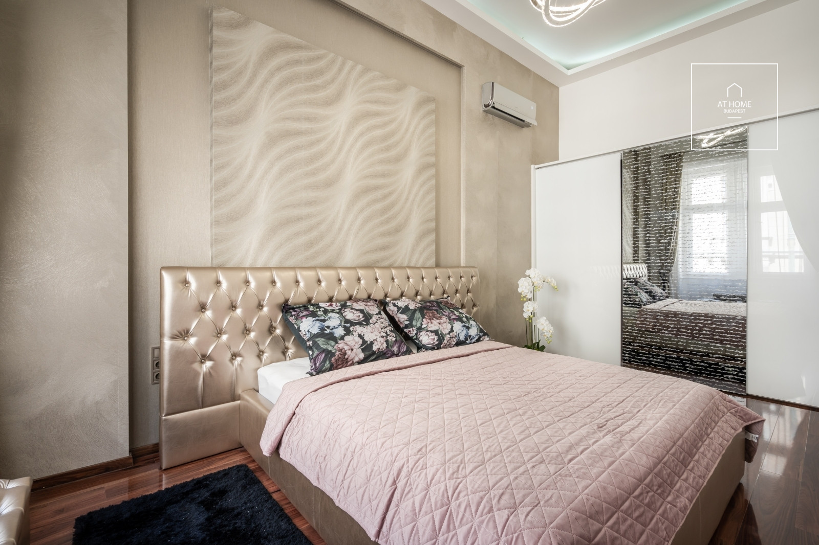 Luxury 72 sqm two-bedroom apartment with a view of the Opera House in District VI