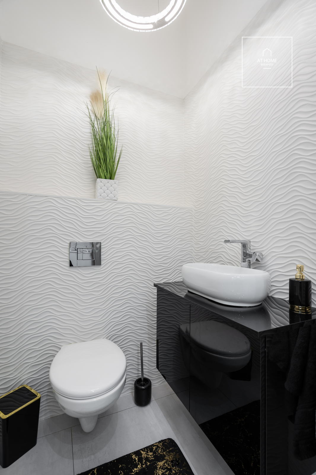 Luxury 72 sqm two-bedroom apartment with a view of the Opera House in District VI