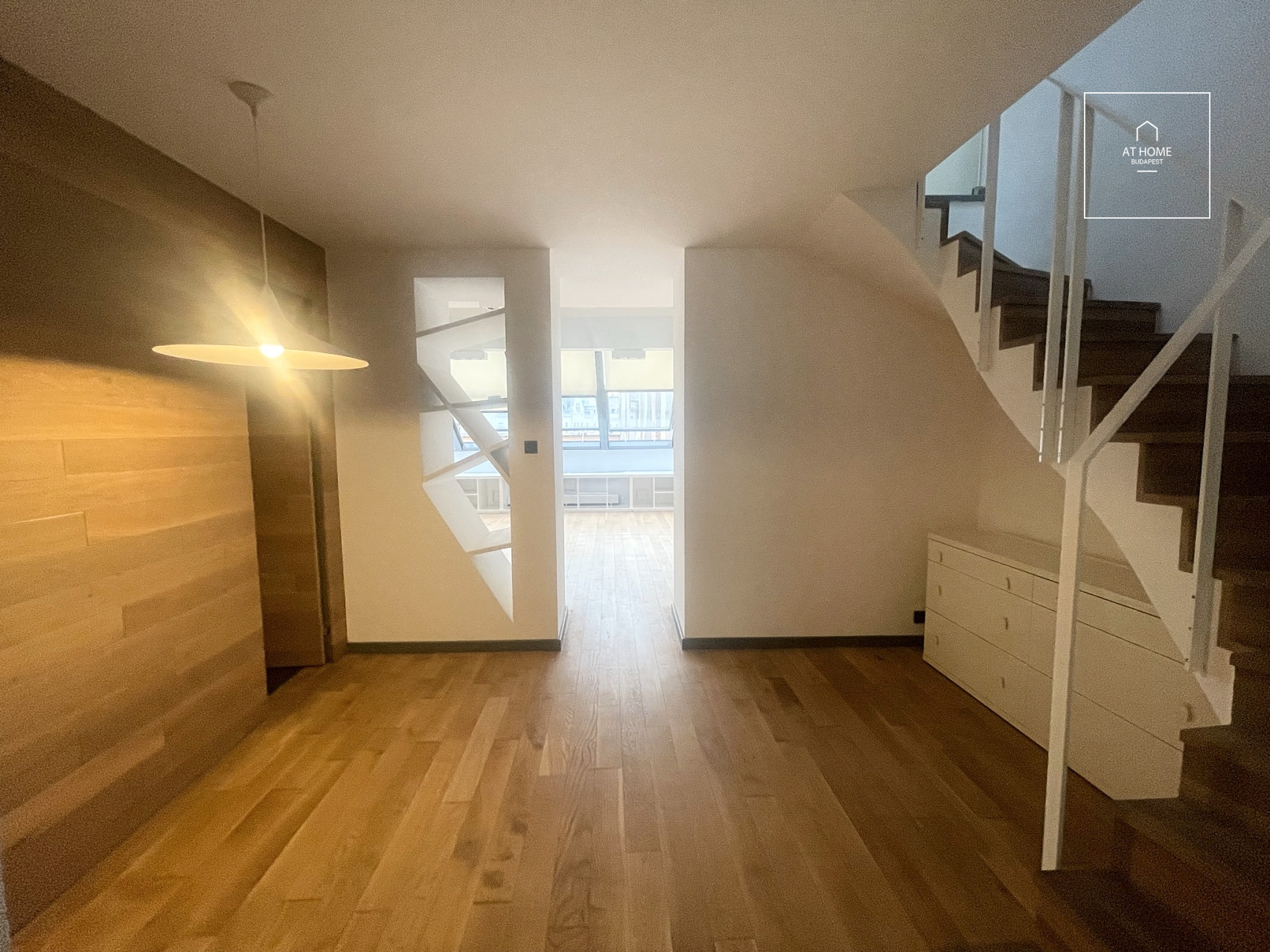 Tetőtéri 141 nm-es duplex lakás az V. kerületben, a Bazilika közelében