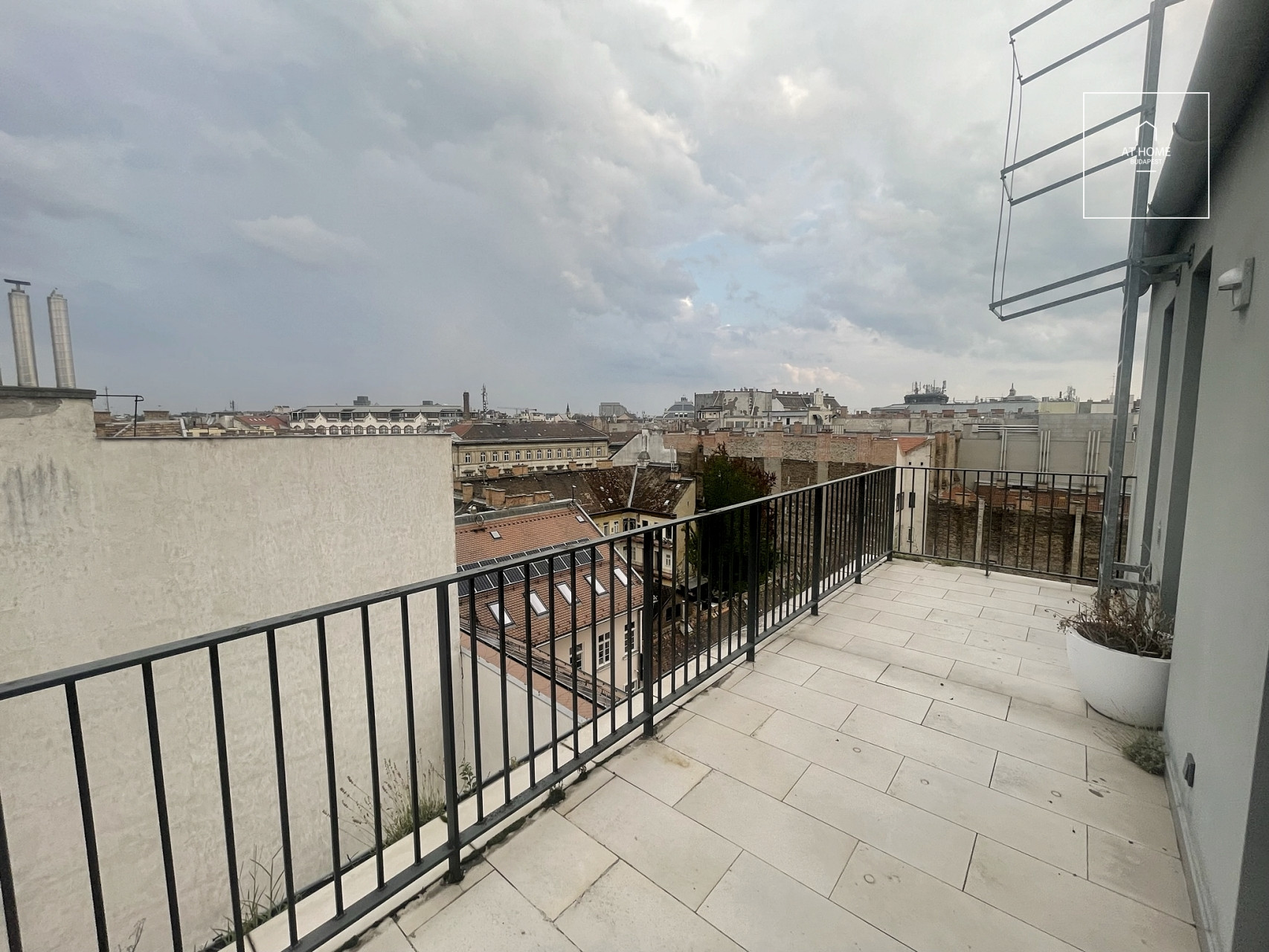 Tetőtéri 141 nm-es duplex lakás az V. kerületben, a Bazilika közelében