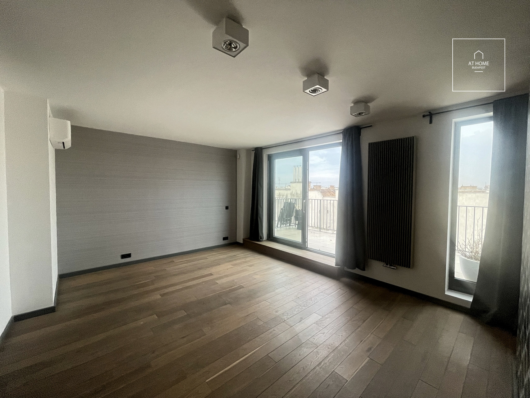 Tetőtéri 141 nm-es duplex lakás az V. kerületben, a Bazilika közelében