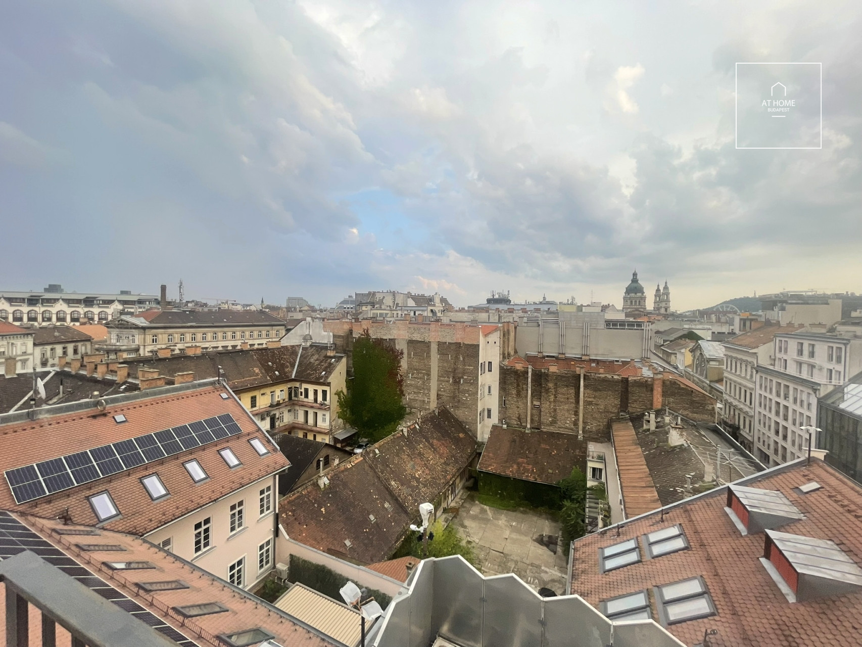 Tetőtéri 141 nm-es duplex lakás az V. kerületben, a Bazilika közelében