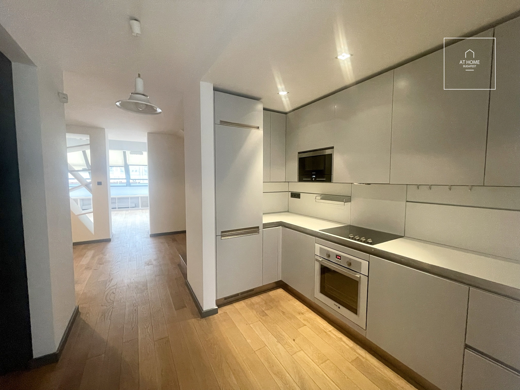 Tetőtéri 141 nm-es duplex lakás az V. kerületben, a Bazilika közelében