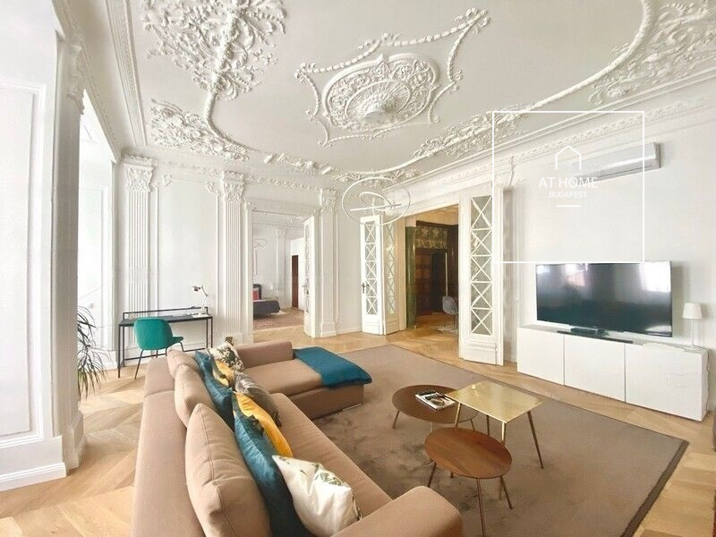 Renovated 2-bedroom classic-style apartment in District XIII, Újlipótváros