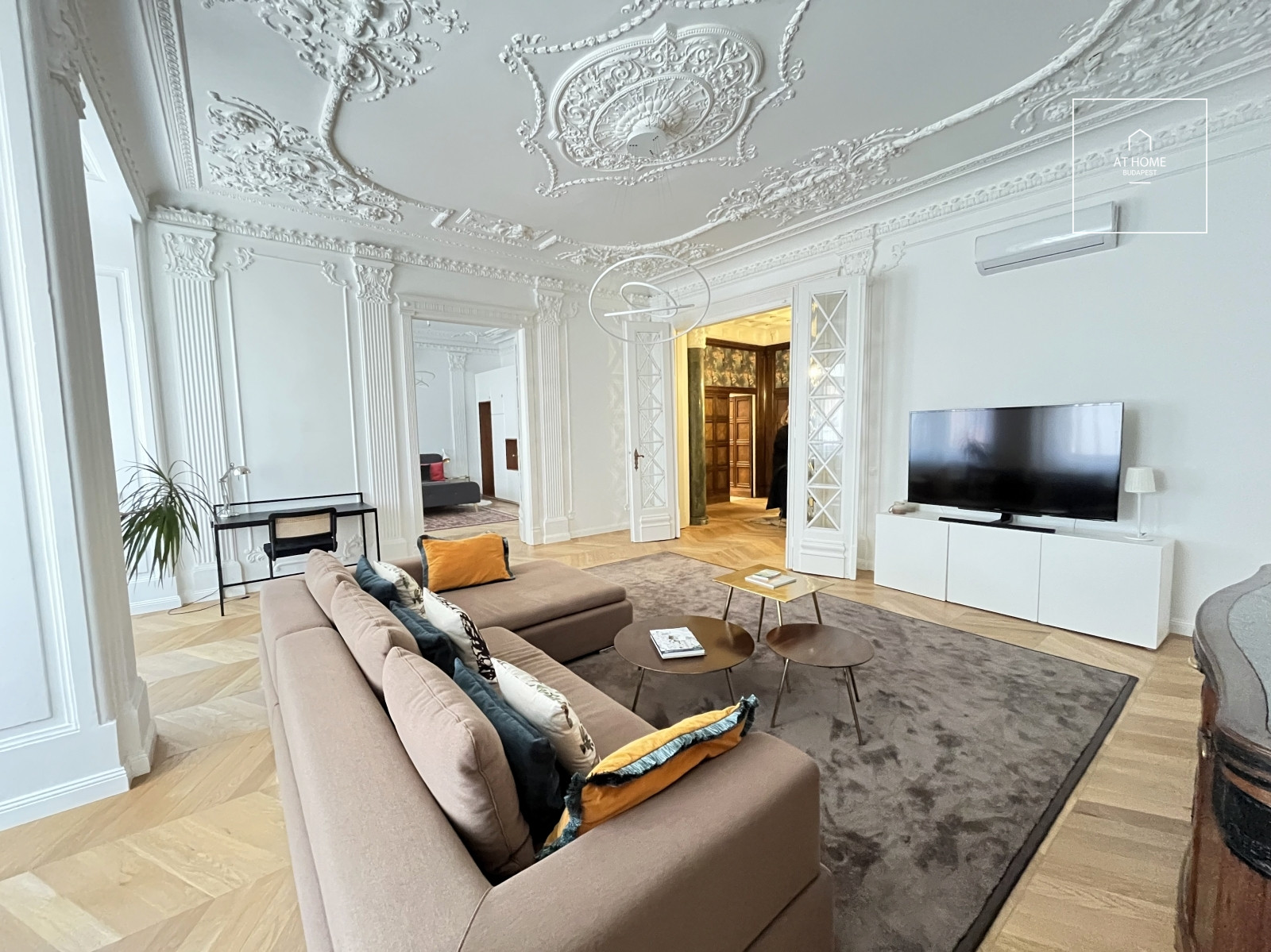 Renovated 2-bedroom classic-style apartment in District XIII, Újlipótváros