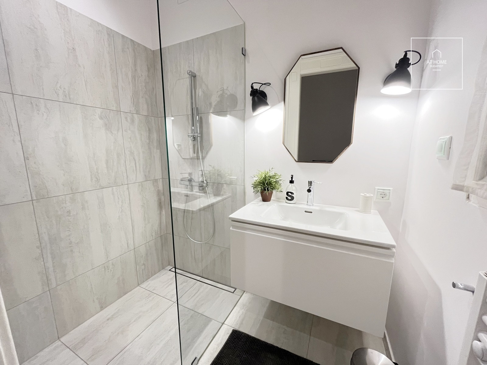 Renovated 2-bedroom classic-style apartment in District XIII, Újlipótváros