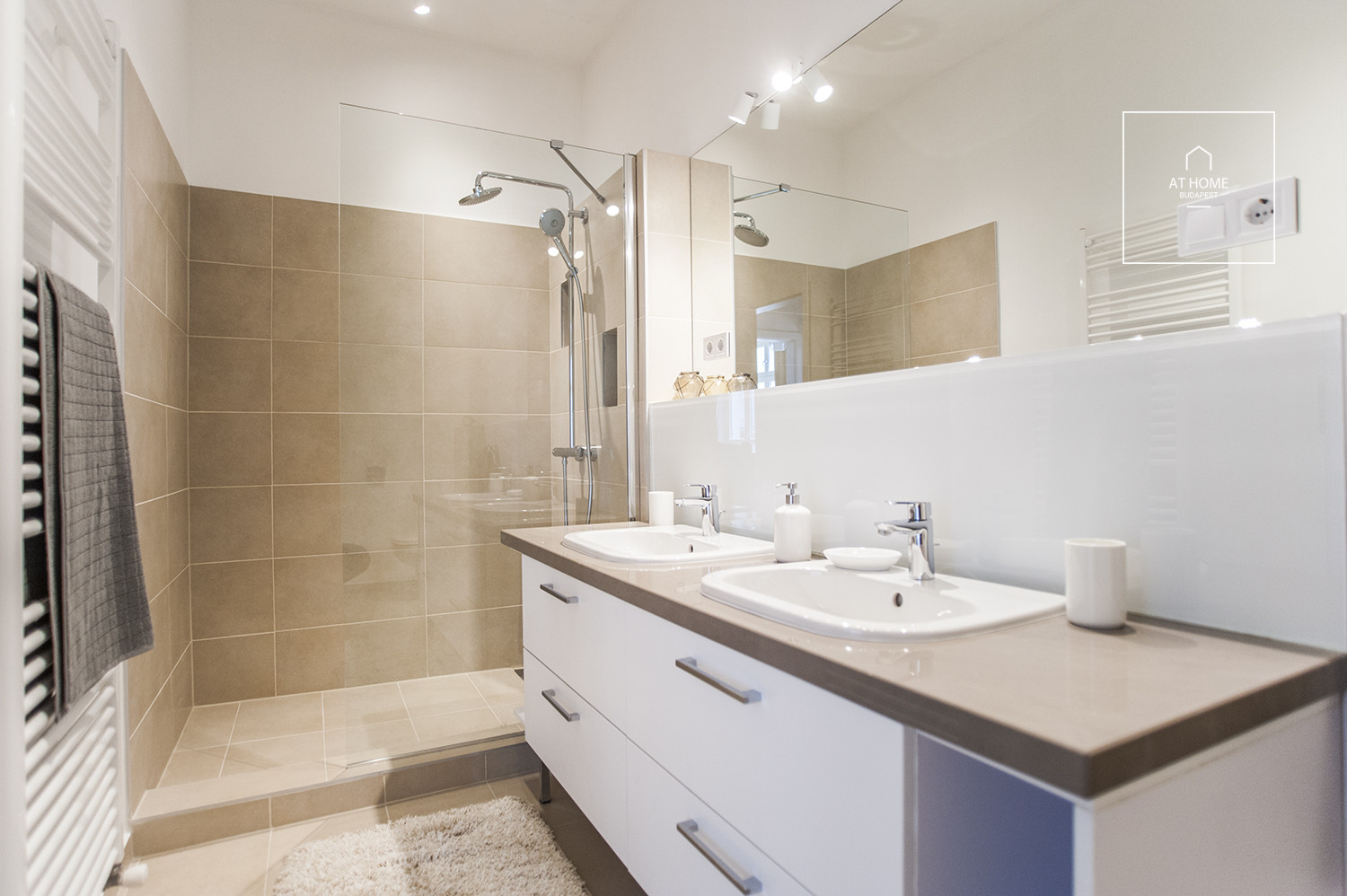 Sunny 122sqm panoramic apartment in District V, Downtown