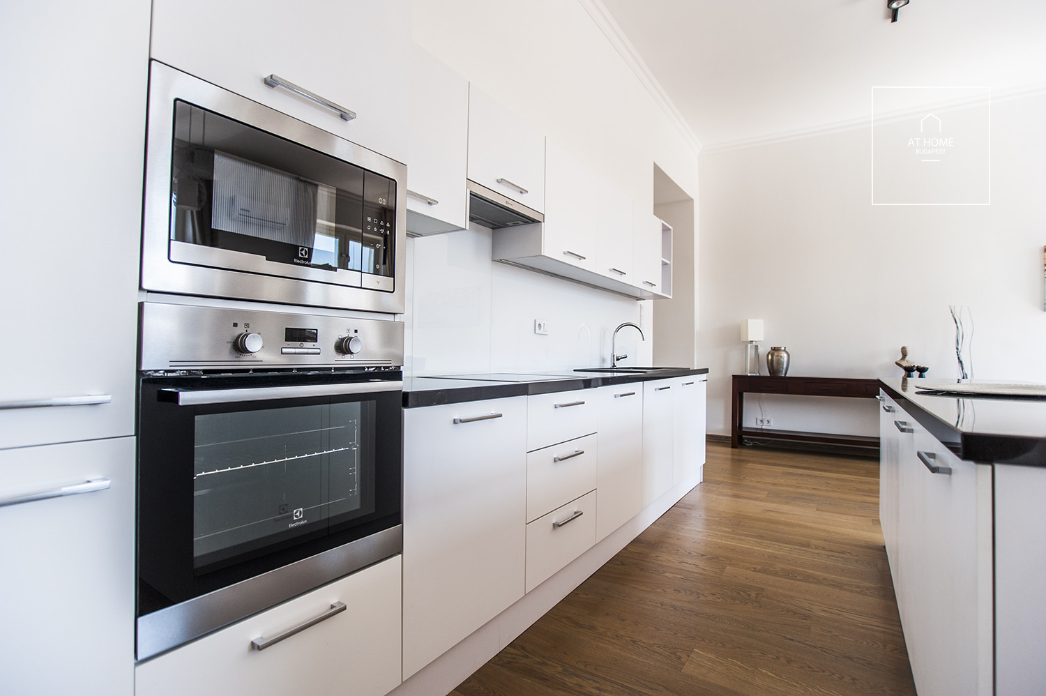 Sunny 122sqm panoramic apartment in District V, Downtown