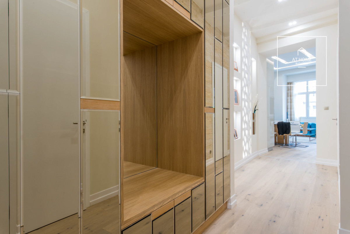 Premium apartment for sale in the heart of Budapest’s 5th district, in Lipótváros.