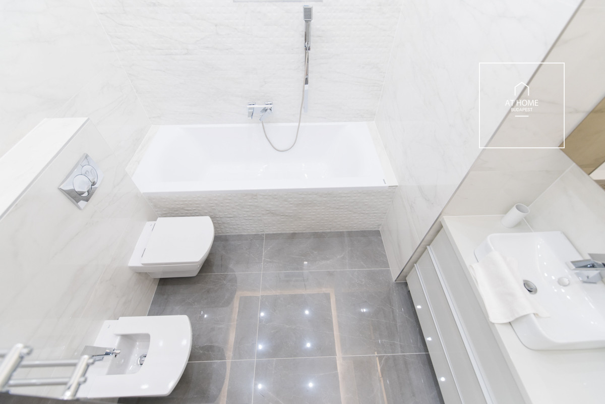 Premium apartment for sale in the heart of Budapest’s 5th district, in Lipótváros.