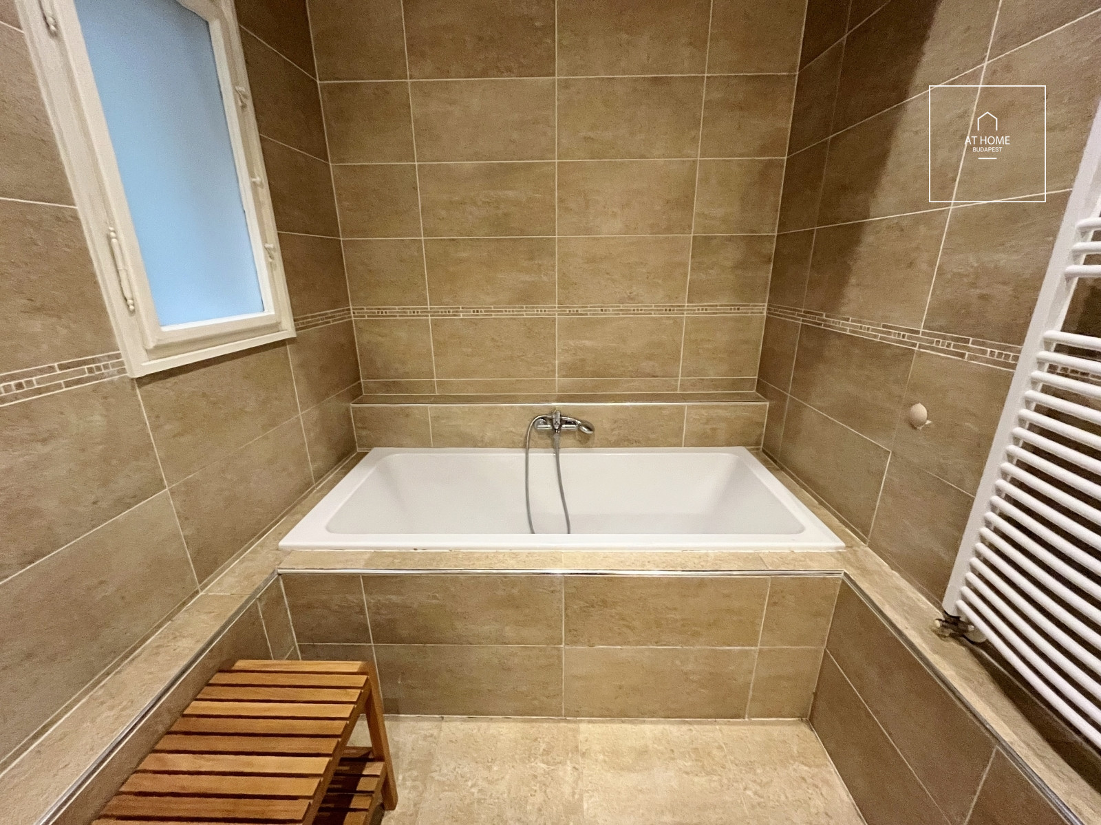 Exclusive, spacious classic-style apartment for sale near Kálvin Square – District IX, Budapest