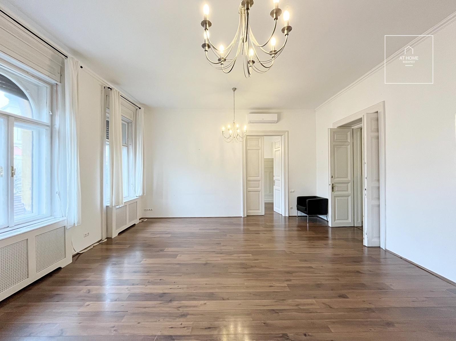 Exclusive, spacious classic-style apartment for sale near Kálvin Square – District IX, Budapest