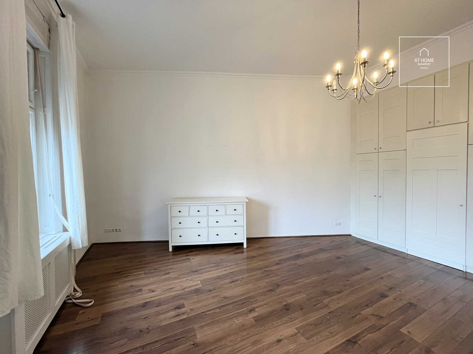 Exclusive, spacious classic-style apartment for sale near Kálvin Square – District IX, Budapest