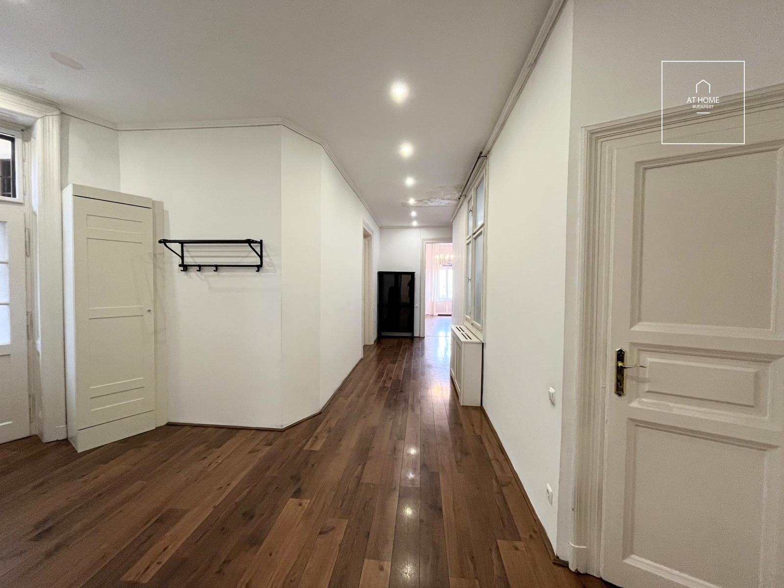Exclusive, spacious classic-style apartment for sale near Kálvin Square – District IX, Budapest