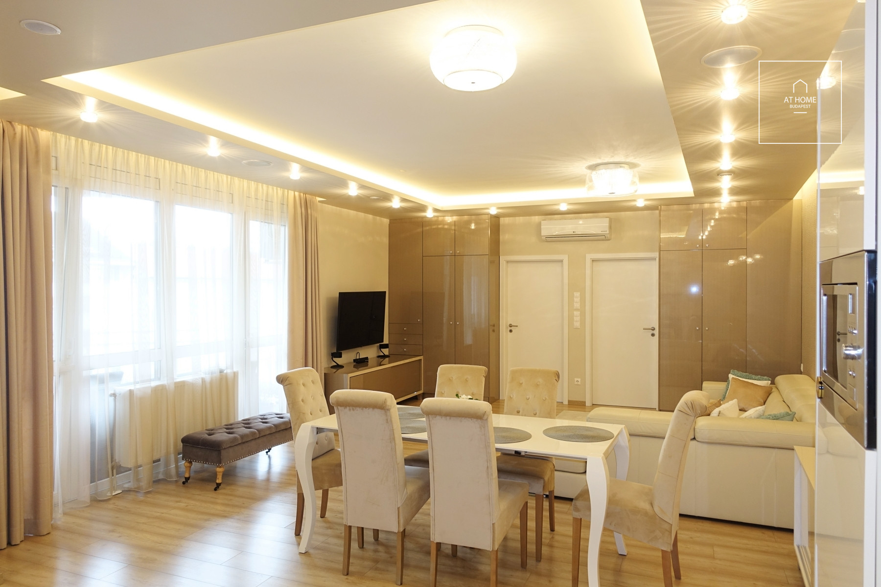 Exclusive southwest-facing apartment with an excellent location in the 9th district