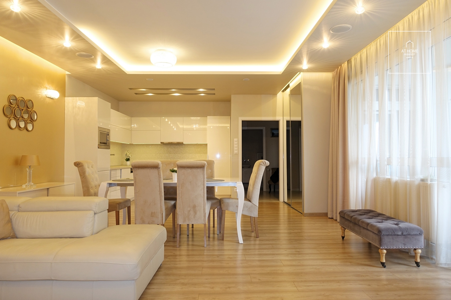 Exclusive southwest-facing apartment with an excellent location in the 9th district