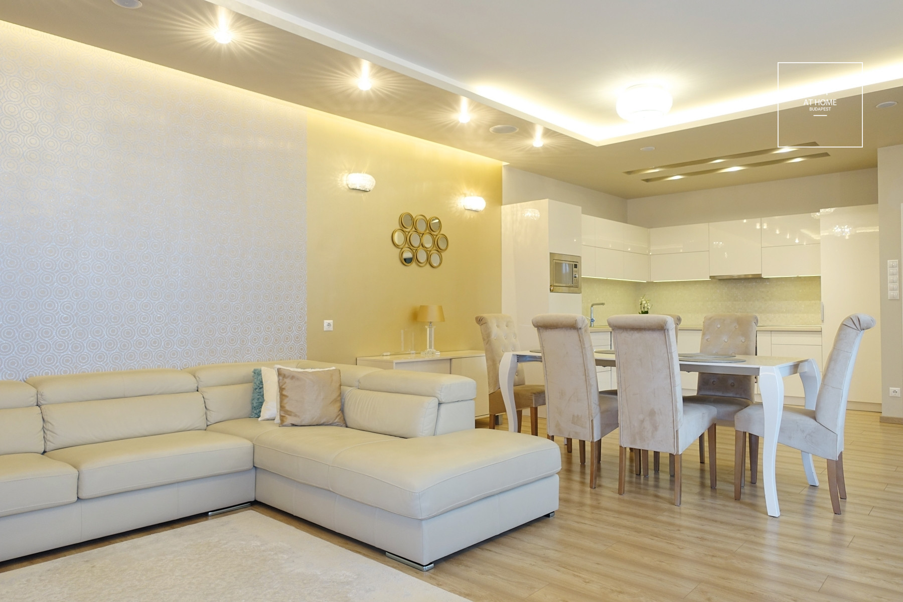 Exclusive southwest-facing apartment with an excellent location in the 9th district