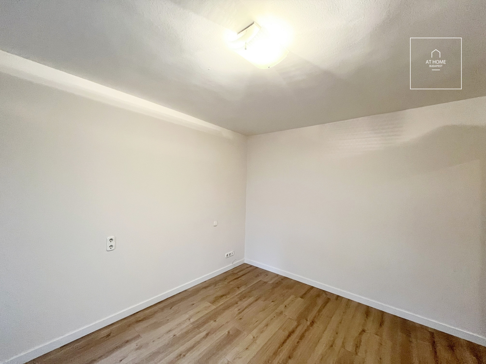 Renovated 108 sqm apartment convertible into four bedrooms for sale in District I