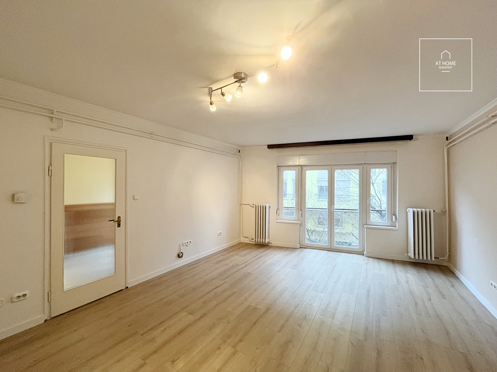 Renovated 108 sqm apartment convertible into four bedrooms for sale in District I