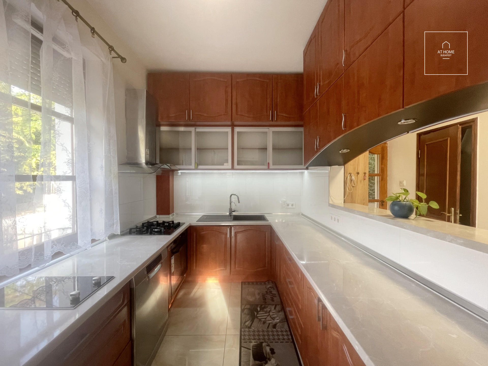 Panoramic 268 sqm four-level terraced house in the 2nd district