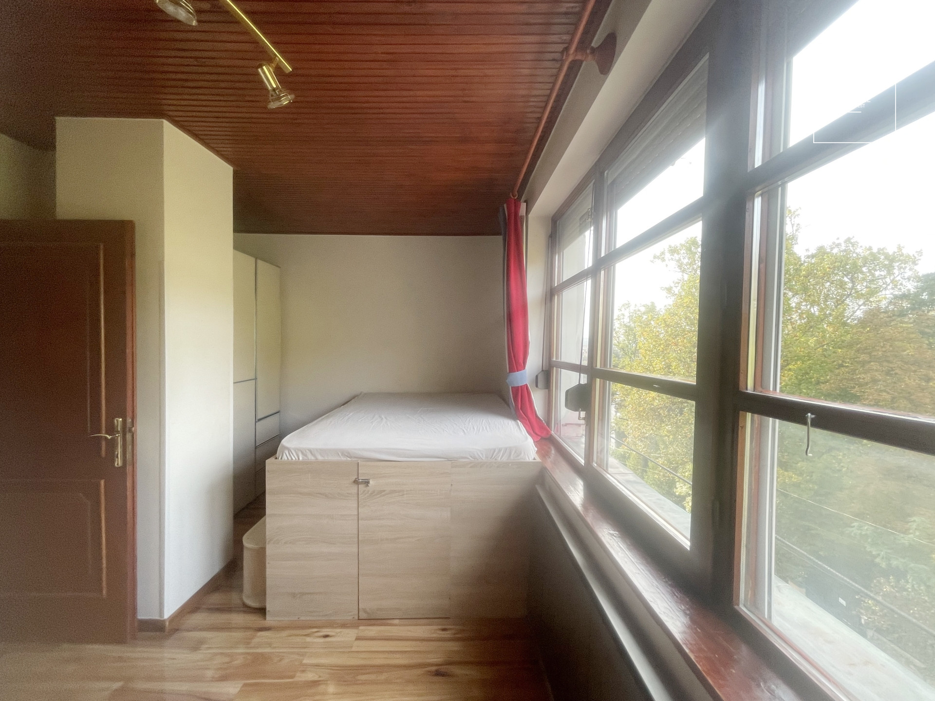 Panorámás 268 nm-es négy szintes sorház a II. kerületben