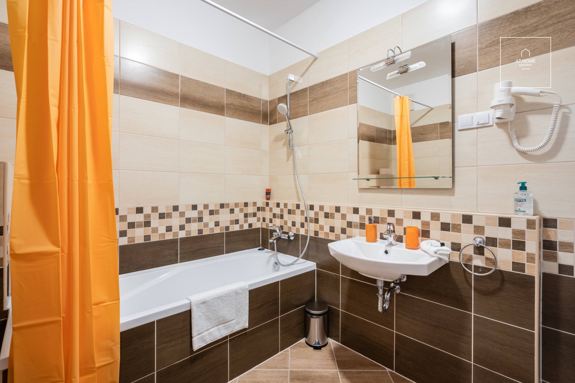 A one-bedroom elegant apartment for rent in Budapest, District VIII, Corvin Quarter