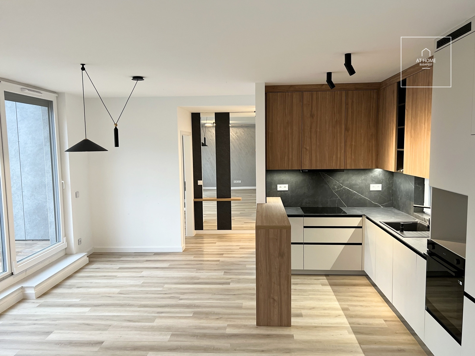 Newly built 59 sqm penthouse apartment with a 27 sqm terrace in the 1st district