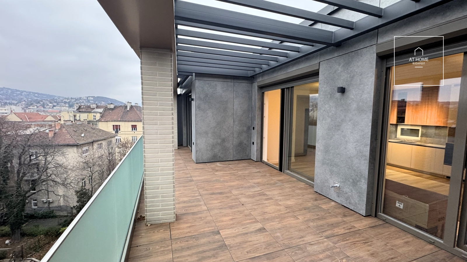 Újépítésű 59 nm-es penthouse lakás 27 nm-es terasszal az I. kerületben