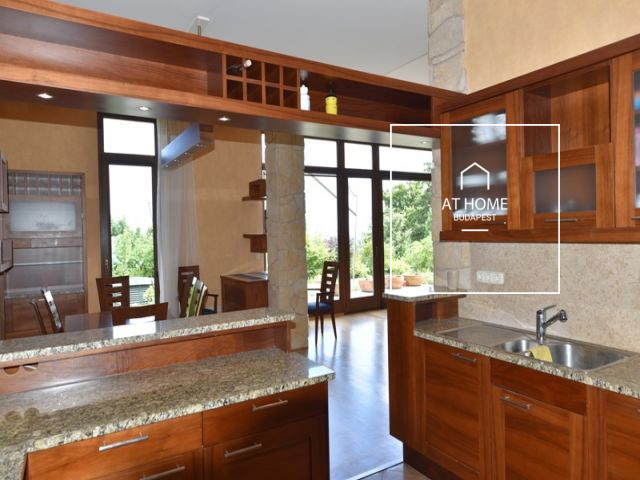 Ground-floor, 150 sqm luxury apartment with garden access in a residential complex in District XII