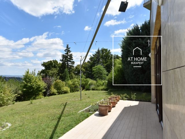 Ground-floor, 150 sqm luxury apartment with garden access in a residential complex in District XII