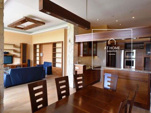 Ground-floor, 150 sqm luxury apartment with garden access in a residential complex in District XII