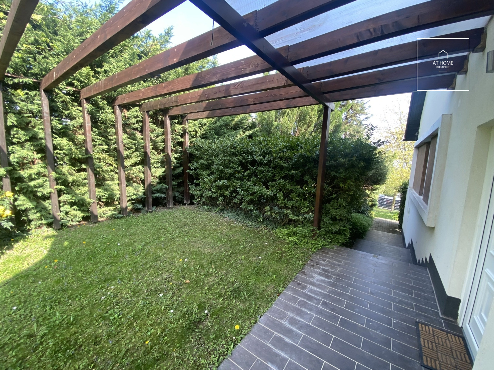 Detached family house for rent Budapest II. district Pálvölgy