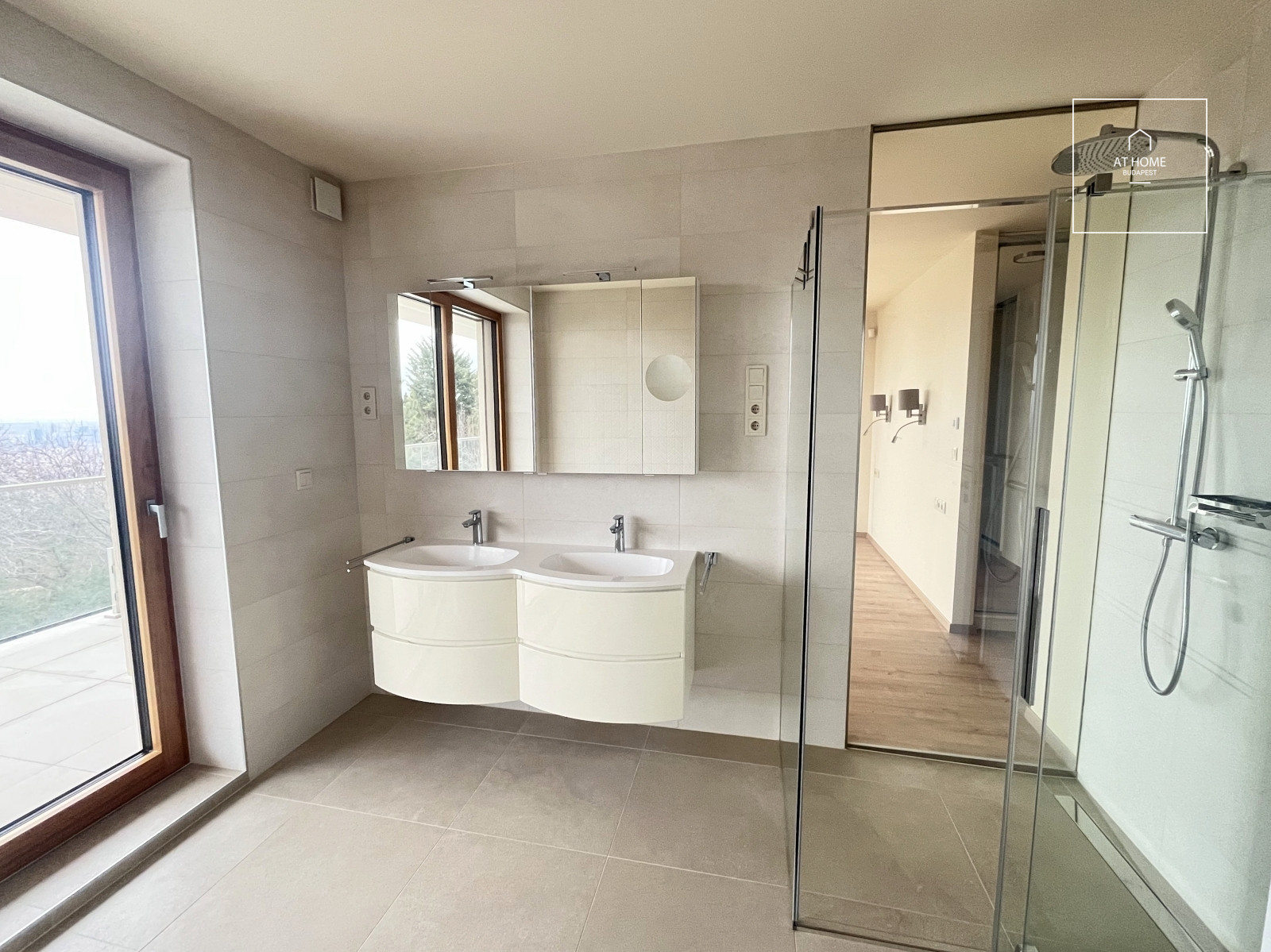 Newly built 182 sqm three-story semi-detached house with a 200 sqm garden in Budapest’s 3rd District, Táborhegy