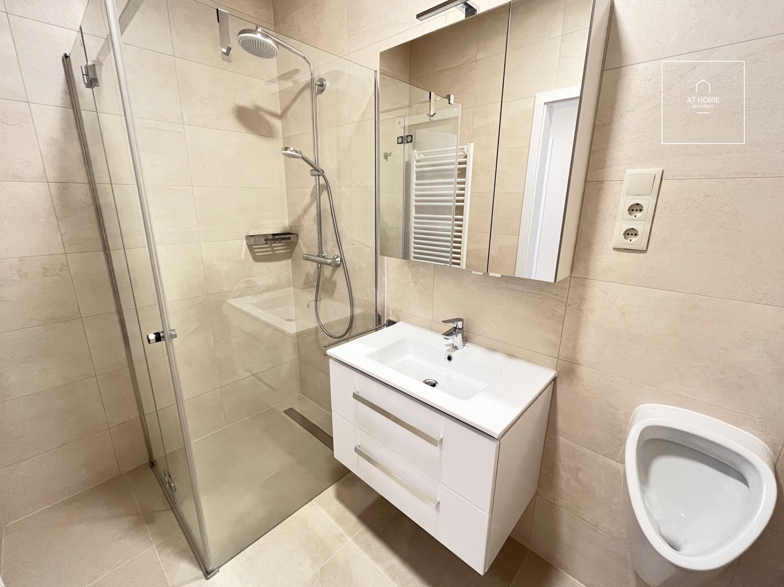 Newly built 182 sqm three-story semi-detached house with a 200 sqm garden in Budapest’s 3rd District, Táborhegy