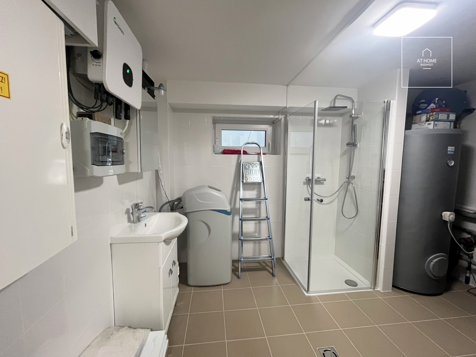 Newly built 182 sqm three-story semi-detached house with a 200 sqm garden in Budapest’s 3rd District, Táborhegy