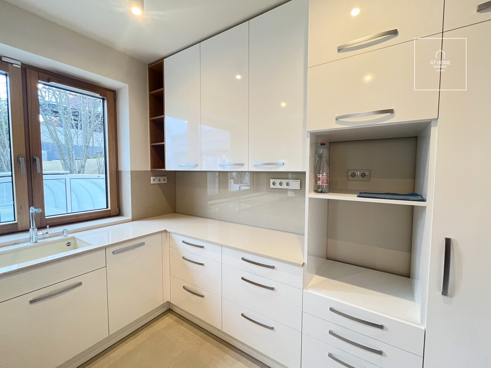 Newly built 182 sqm three-story semi-detached house with a 200 sqm garden in Budapest’s 3rd District, Táborhegy