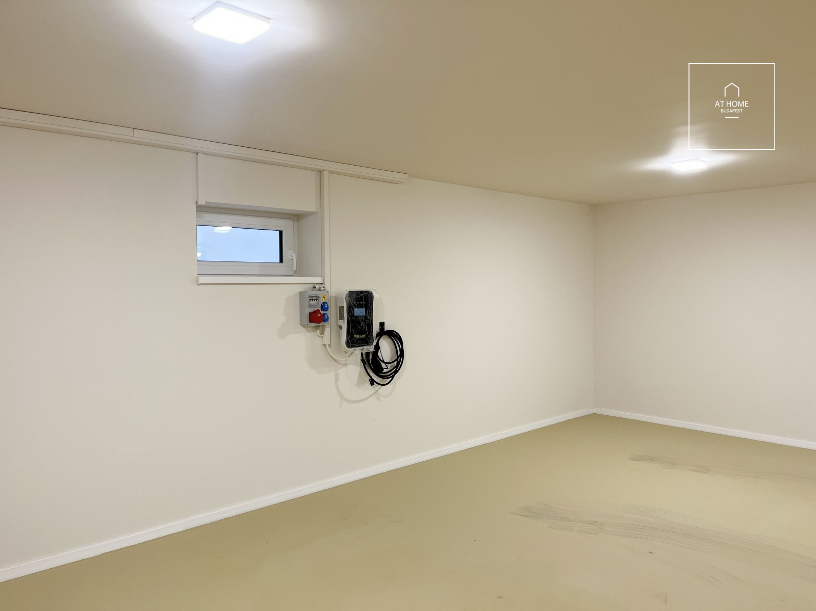 Newly built 182 sqm three-story semi-detached house with a 200 sqm garden in Budapest’s 3rd District, Táborhegy