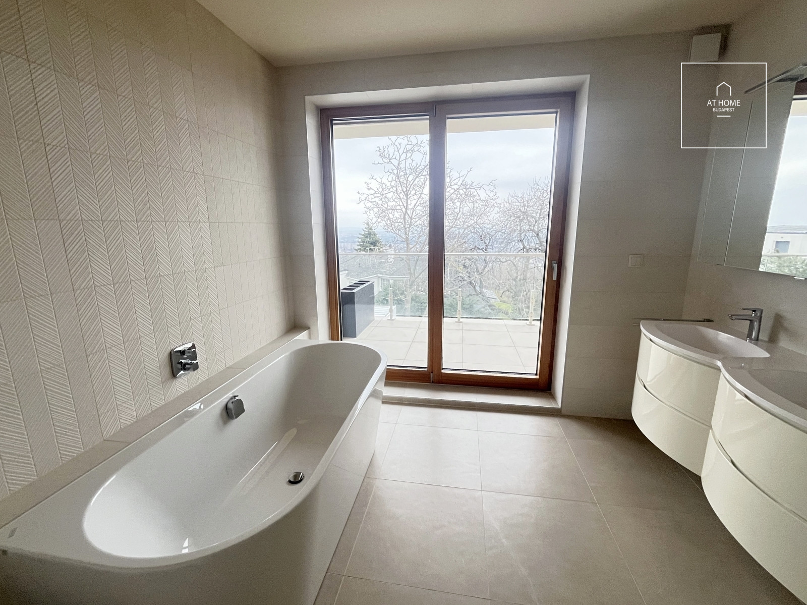 Newly built 182 sqm three-story semi-detached house with a 200 sqm garden in Budapest’s 3rd District, Táborhegy