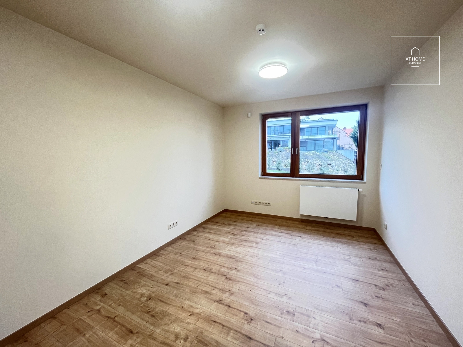 Newly built 182 sqm three-story semi-detached house with a 500 sqm garden in Budapest’s 3rd District, Táborhegy