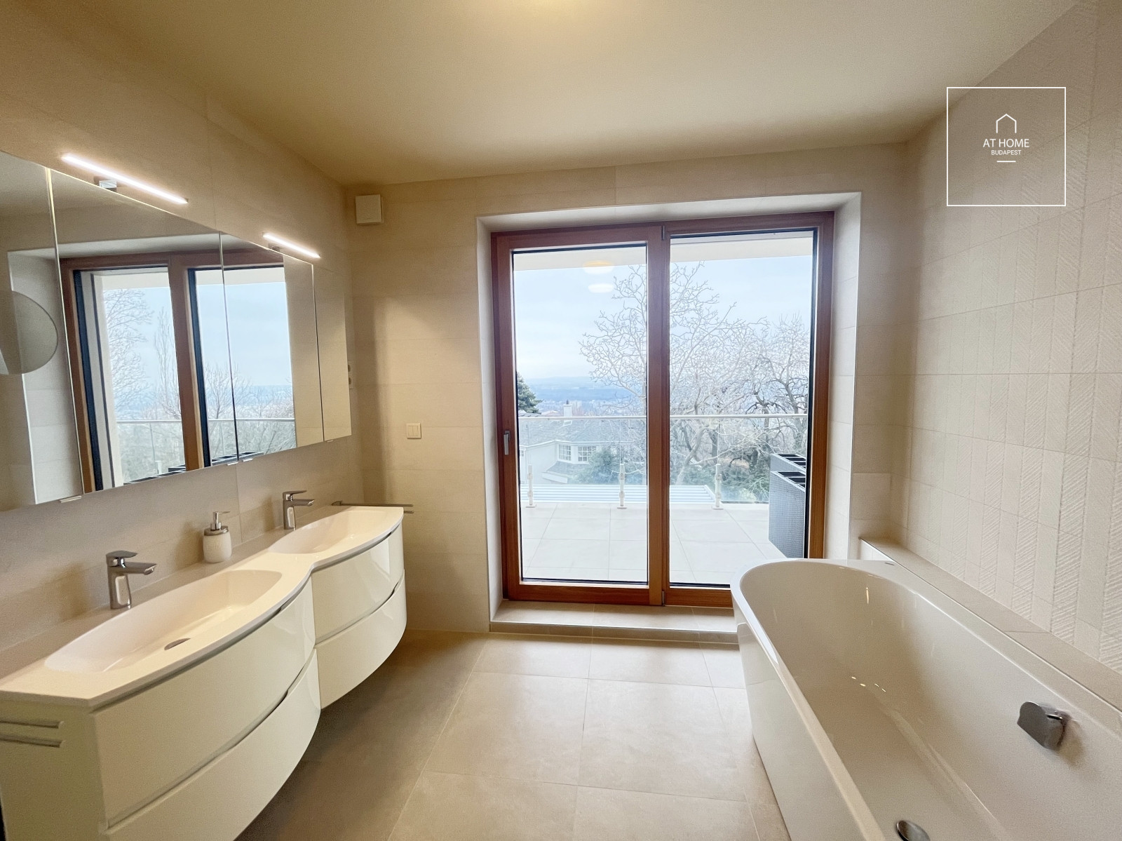 Newly built 182 sqm three-story semi-detached house with a 500 sqm garden in Budapest’s 3rd District, Táborhegy