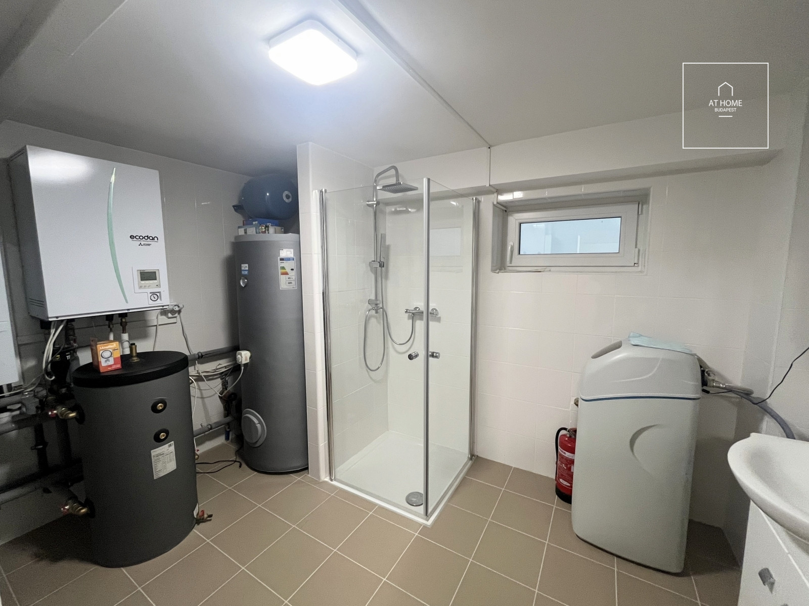 Newly built 182 sqm three-story semi-detached house with a 500 sqm garden in Budapest’s 3rd District, Táborhegy